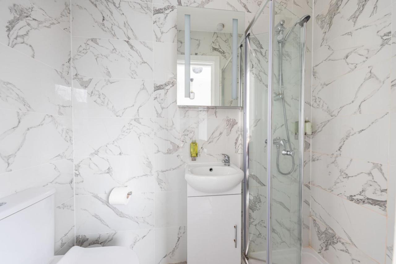 The Anson Hotel - Conveniently Located Sweet Space Near Transportation Stations London Eksteriør billede